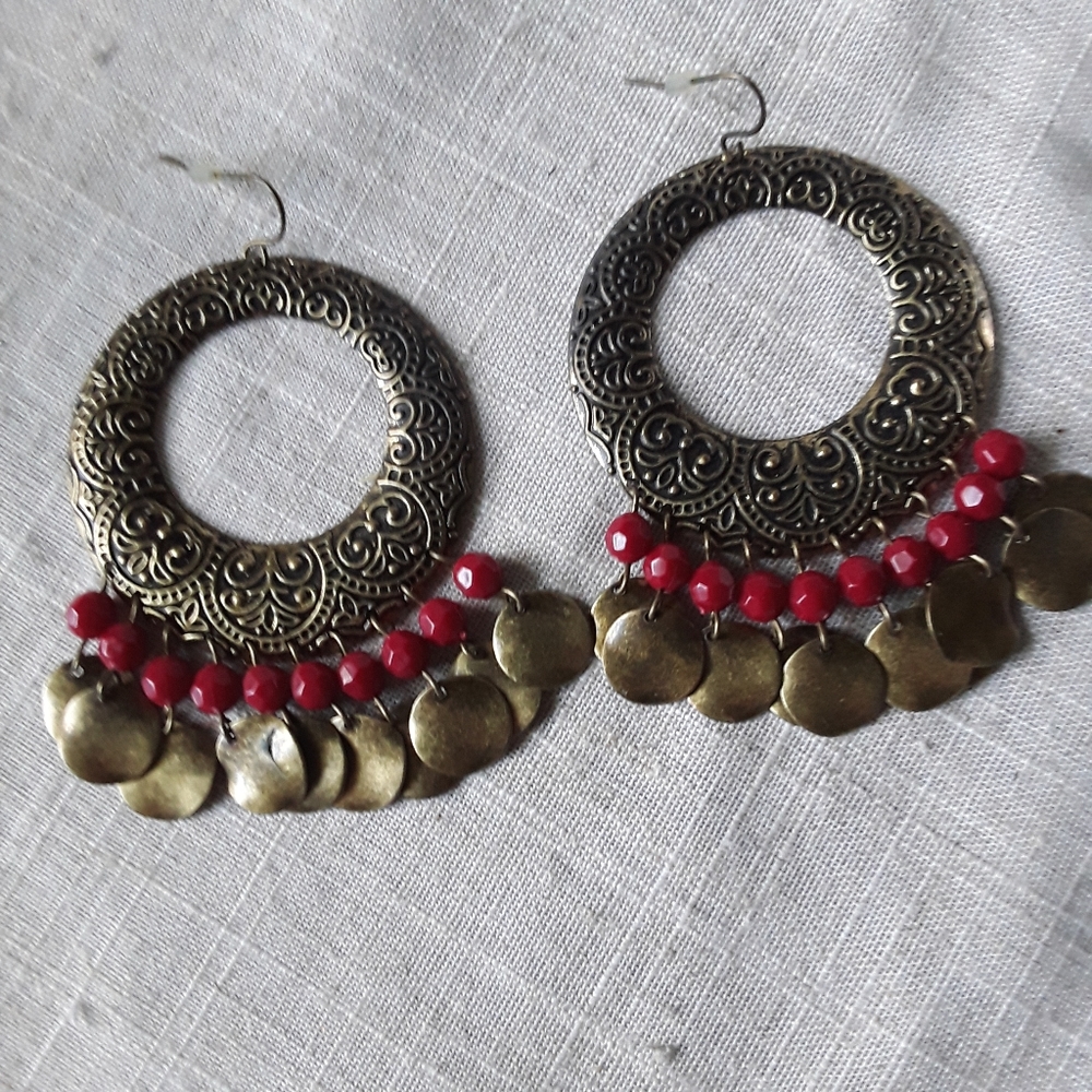 BOHEMIAN STYLE EARRINGS W/DEEP RED BEADS